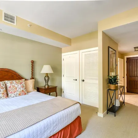 4106-L Bright & Cheery Ground Floor King Suite